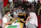 TNI Hadir untuk Rakyat, Kodim 0614/Kota Cirebon Layani Pemeriksaan dan Pengobatan Gratis di Pasar Jagasatru